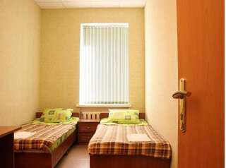 Гостиница Третьяков Кострома Стандартный двухместный номер с 2 отдельными кроватями и общей ванной комнатой-1