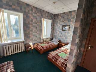 Гостиница Третьяков Кострома Трехместный номер эконом-класса с общей ванной комнатой-1